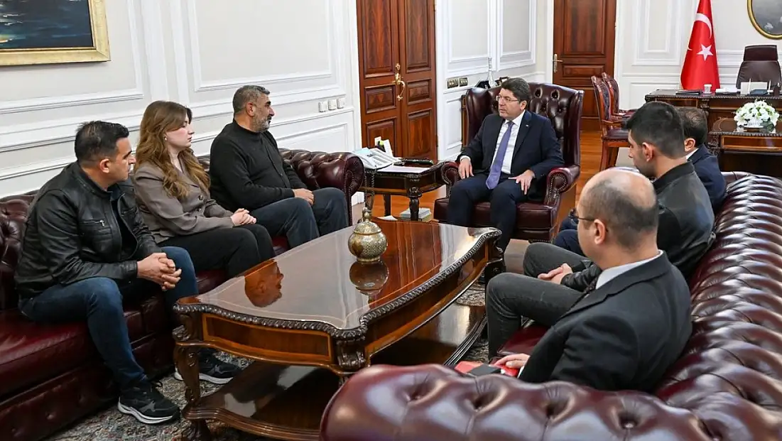 Adalet Bakanı Yılmaz Tunç, Rojin Kabaiş’in ailesiyle bir araya geldi