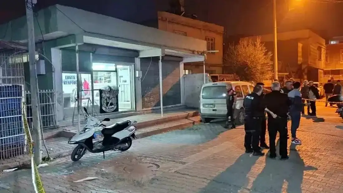 Adana’da erkek kuaföründe silahlı kavga: 7 yaralı