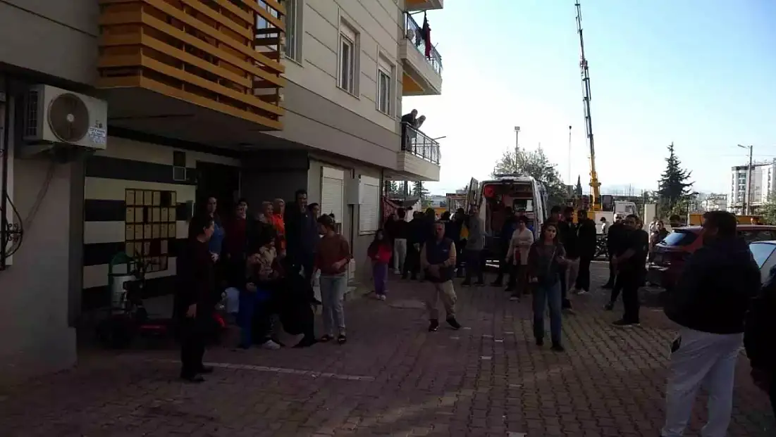 Ağabeyi ile diğer ağabeyinin eşini otomobilde görünce üzerlerine kurşun yağdırdı