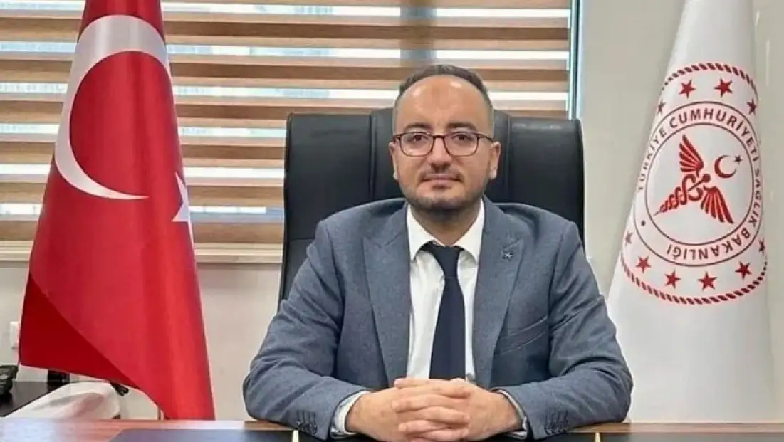 Başhekim temizlik görevlisini görevine döndürmek istedi, koltuğundan oldu