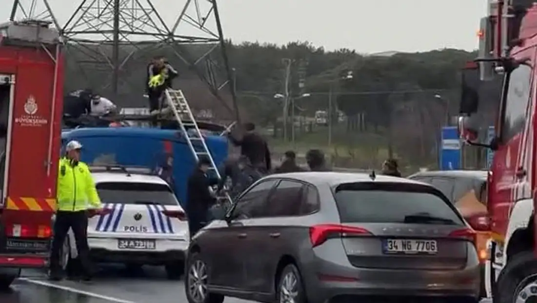 Cezaevi Nakil Aracı Devrildi: 6’sı Jandarma 19 Kişi Yaralandı