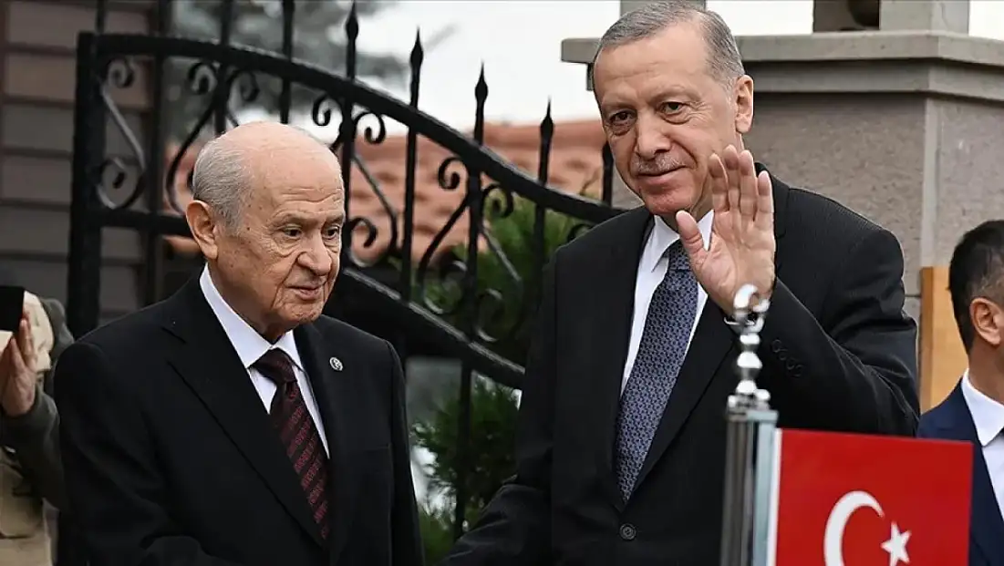 Cumhurbaşkanı Erdoğan: 'Bahçeli ile aramızda hiçbir sıkıntı yok' – Uçakta gündeme dair çarpıcı açıklamalar!
