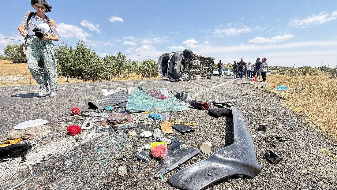 Diyarbakır'da Nişan Yolculuğu Kabusa Döndü: Minibüs Devrildi, 5 Kişi Hayatını Kaybetti