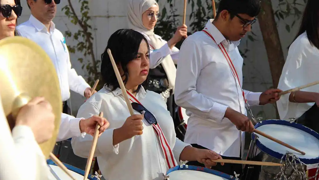 Şırnak'ta engelliler hem eğlendi hem eğlendirdi