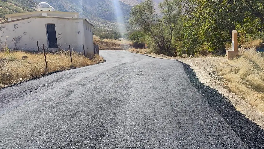 Eruh’ta Şeyh Ahmet (Bapirê Sûfî) Türbesi Yolu Asfaltlandı