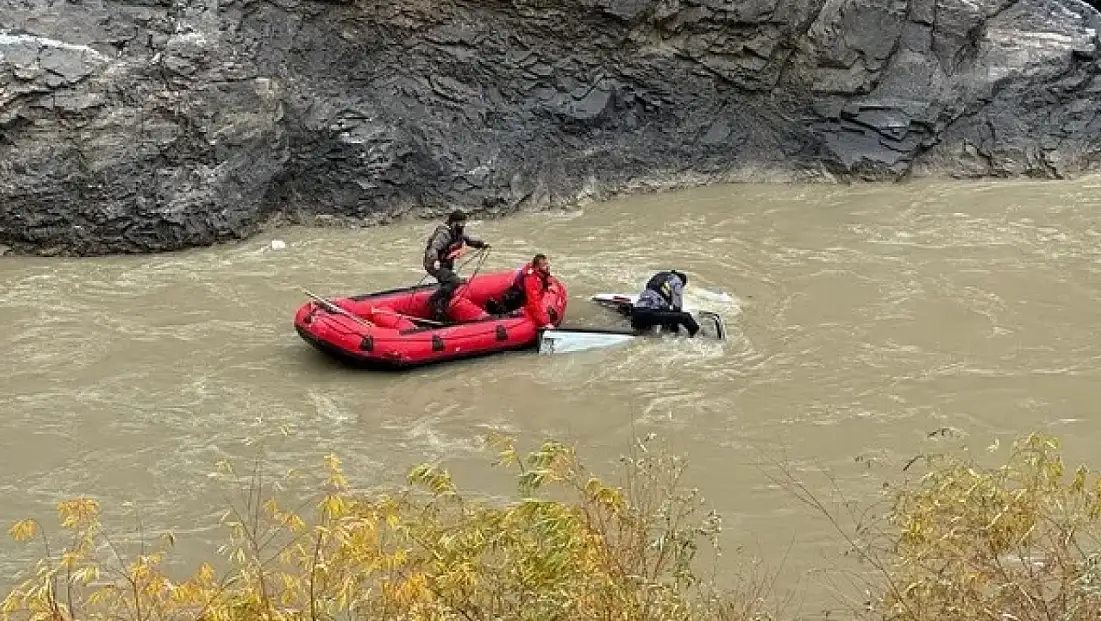 Hakkari’de Feci Kaza: Araç Zap Suyu’na Yuvarlandı, 2 Kişi Hayatını Kaybetti