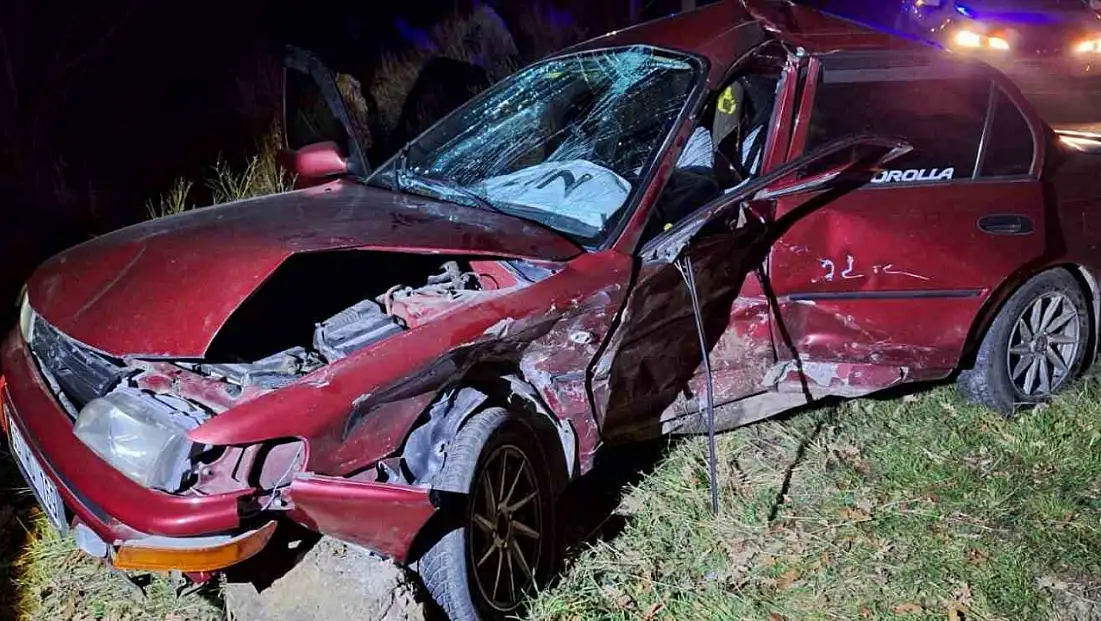 İki otomobil çarpıştı: 1 ölü, 2 yaralı