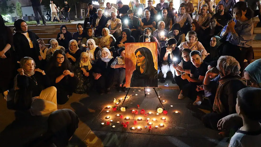 Jîna Mahsa Emînî Siirt’te Anıldı