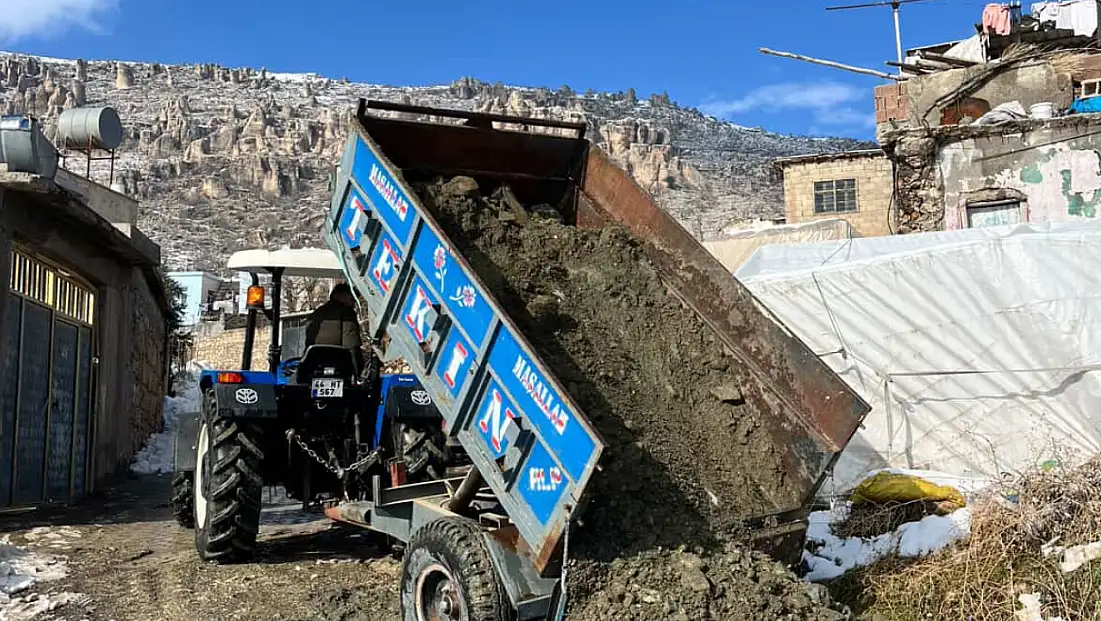 Köylüler el ele verdi, yarım bırakılan yolu birlikte yaptı