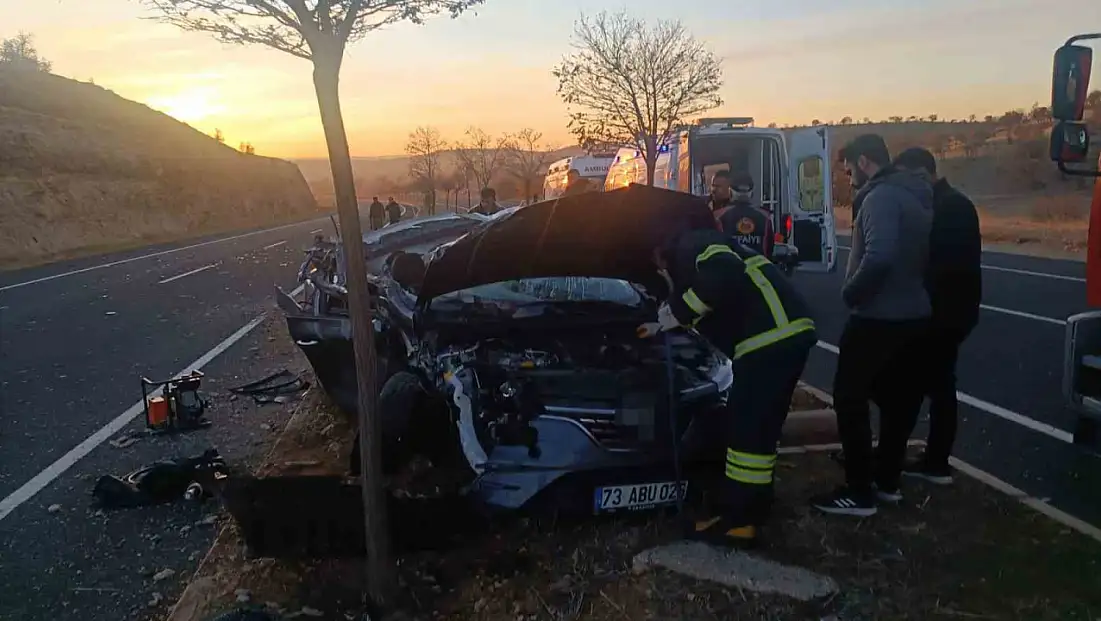 Mardin’de otomobil ile tırın çarpıştığı kazada 1 kişi öldü, 2 kişi yaralandı