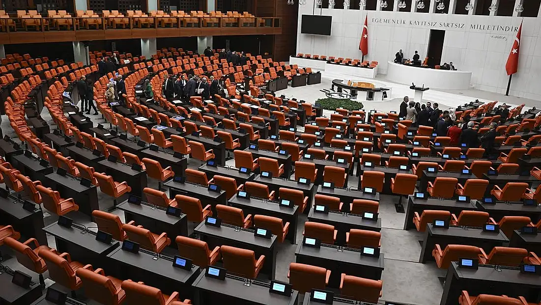 Meclis'te Dengeler Değişti: CHP Beşinci Parti Konumuna Geriledi
