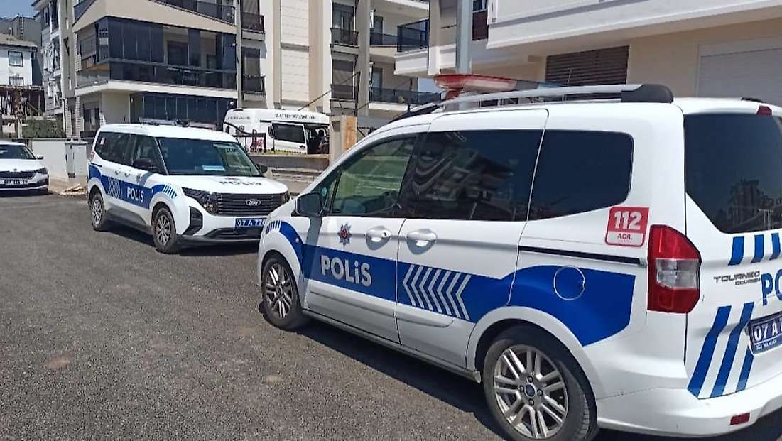 Polis Memuru Evinde Ölü Bulundu: Ölümü Araştırılıyor