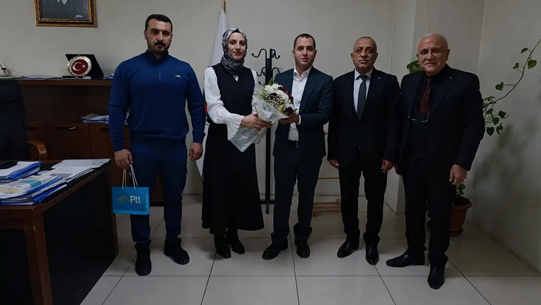 PTT’nin 185. Yılı Siirt’te Kutlandı: Vali Yardımcısı Birkan Tatlısöz’e Çiçek Takdim Edildi