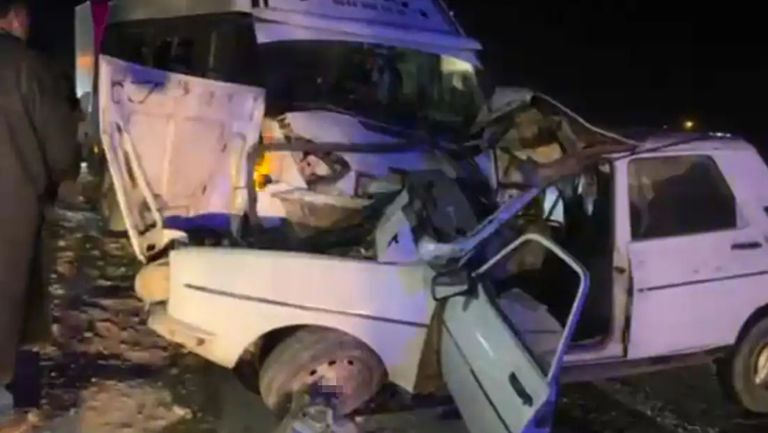 Şanlıurfa’da minibüs ile otomobil çarpıştı:1 ölü