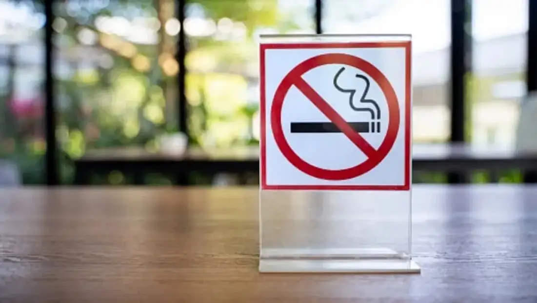 Sigara için alan daralıyor: Yarı açık mekânlar da yasak kapsamına alınıyor