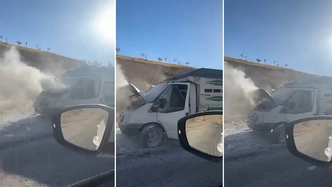 Siirt-Eruh Yolunda Seyir Halindeki Transit Alev Aldı