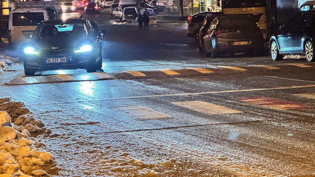 Siirt Halkı Dikkat! Cadde ve Sokaklarda Tehlikeli Gizli Buzlanmalar Oluştu! Tedbirler Sıklaştırlmalı