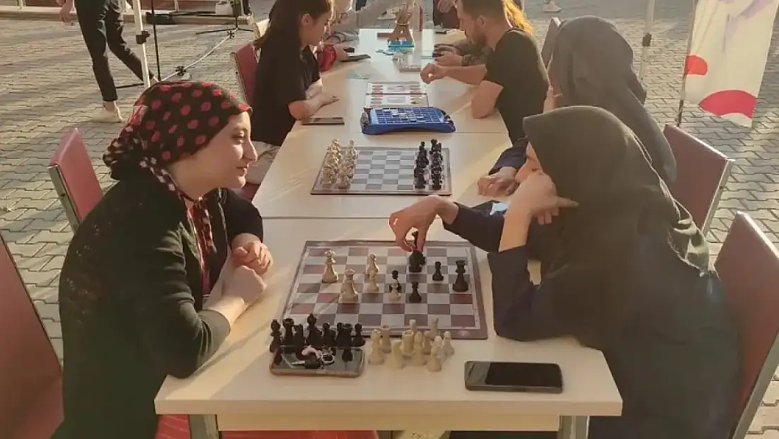 Siirt Hassa Hatun Kız Öğrenci Yurdu’nda “Sosyal Medyadan Sosyal Meydana” Etkinliği