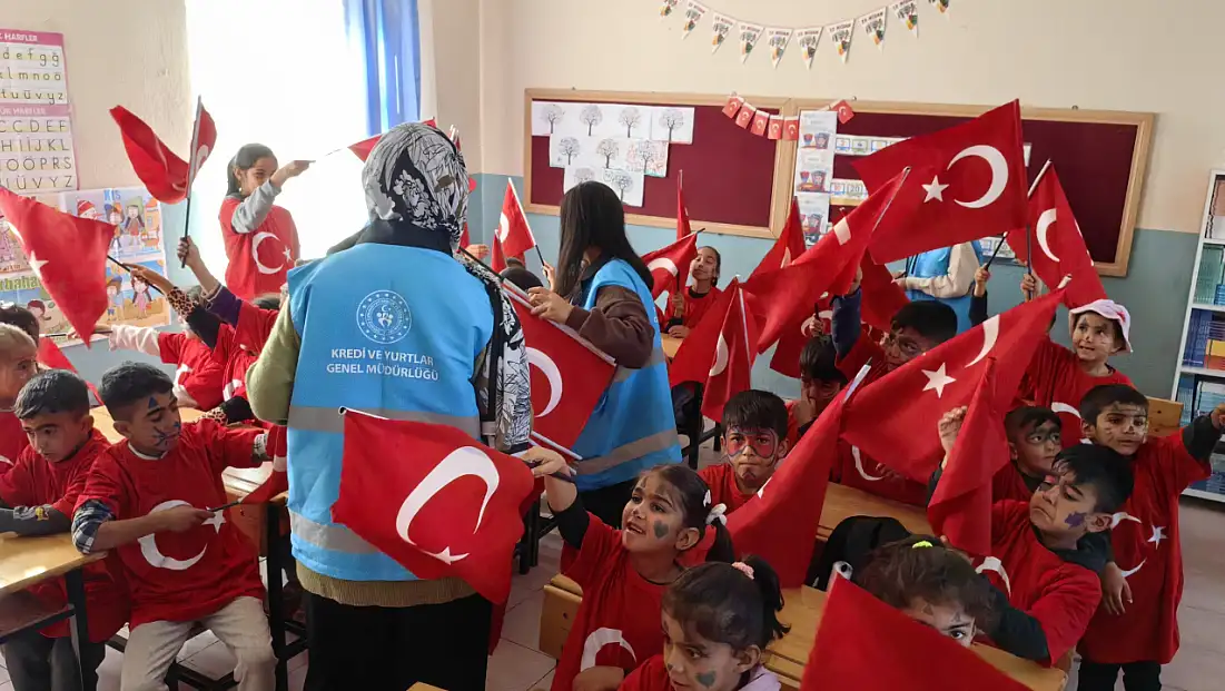 Siirt Hassa Hatun KYK Öğrencilerinden Şehit Öğretmen Durmuş Güçlü İlkokuluna Cumhuriyet Ziyareti
