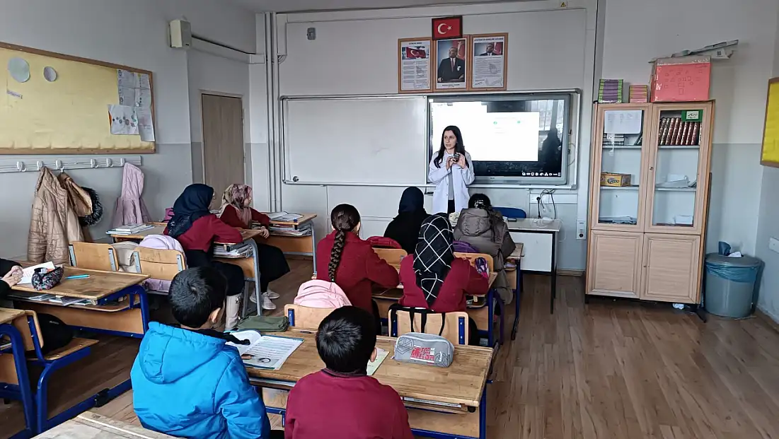 Siirt İl Sağlık Müdürlüğü Toplum Sağlığını Güçlendirmek İçin Eğitim ve Farkındalık Kampanyalarını Sürdürüyor