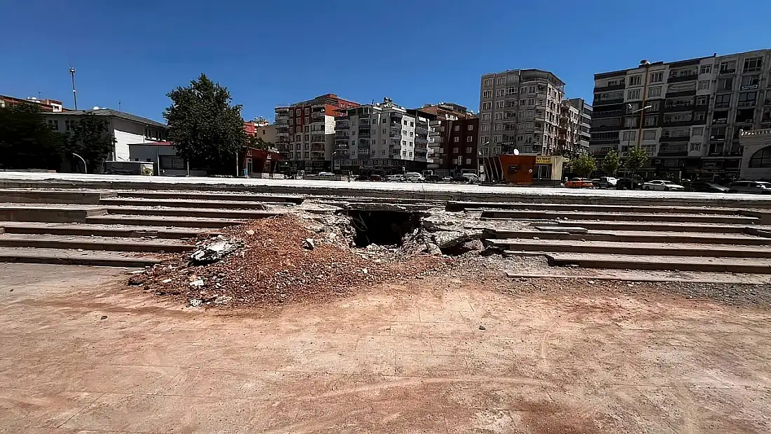 Siirt'in Kalbi Hala Kapalı! Haziran'da Teslim Edilecekti Meydanda Çalışma Yok
