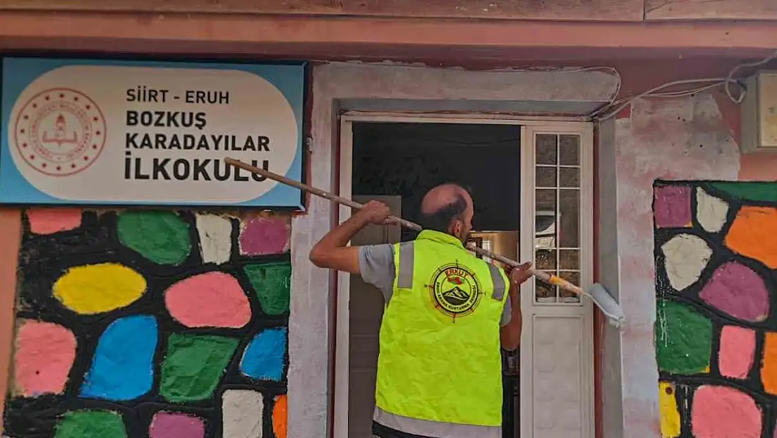 Siirt'te Kurtarma Ekibinden Renkli Destek: Eruh’ta Okul Duvarları Güzelleşti