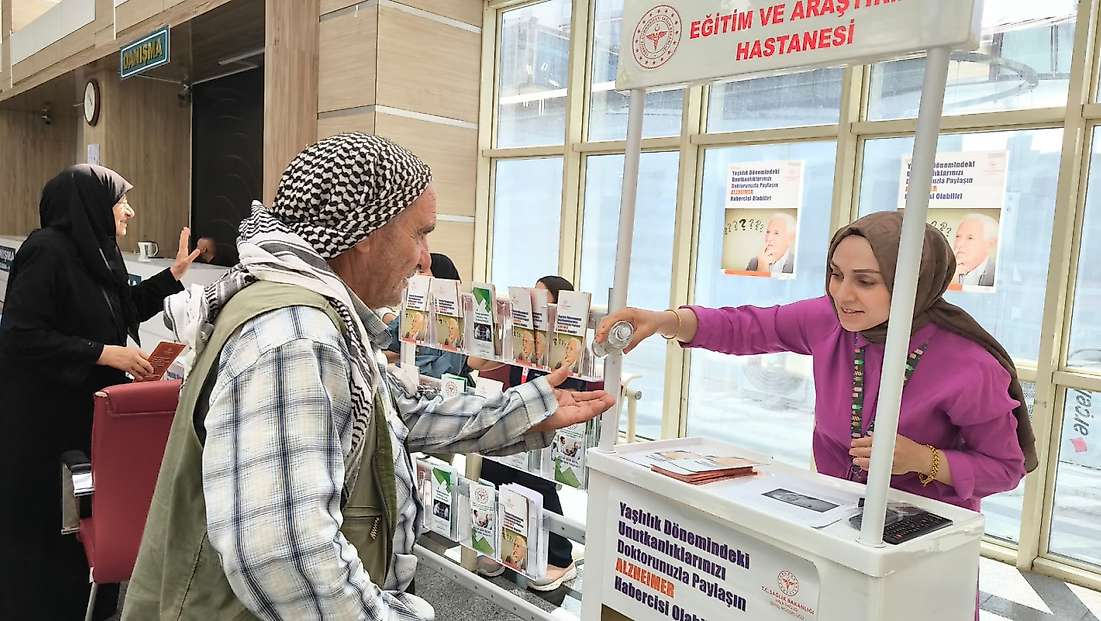 Siirt’te Dünya Alzheimer Ayı kapsamında farkındalık standı açıldı