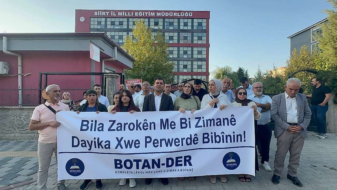 Siirt’te İl Milli Eğitim Müdürlüğü önünde Kürtçe eğitim talebi