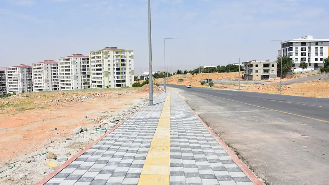 Siirt'te Kaldırım Yenileme Çalışmaları Veysel Karani Mahallesi'nde Sürüyor