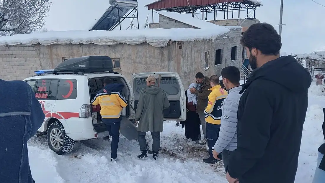 Siirt’te Kar Engeline Rağmen Acil Müdahale: İç Kanama Geçiren Hasta Kurtarıldı