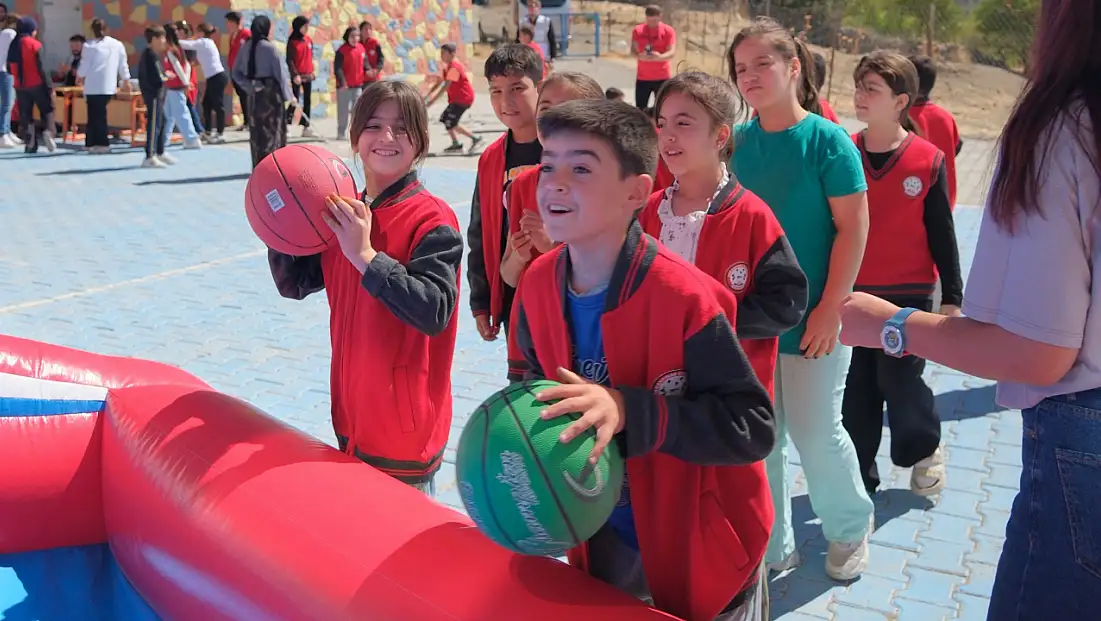Siirt’te Köy Okulu Şenliği: Safa Vakfı Çocuklarla Buluştu