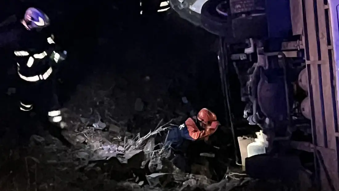 Siirt’te maden işçilerini taşıyan otobüs uçuruma devrildi: 2’si ağır 15 yaralı