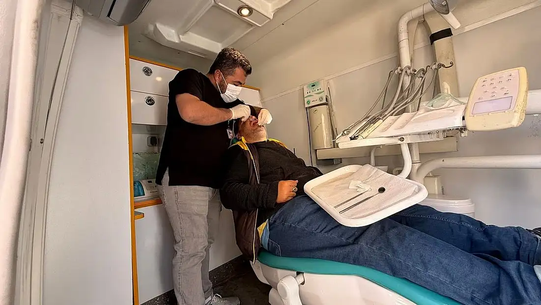 Siirt’te Mobil Diş Kliniği Hizmette: Meydandere Köyü’nde 36 Vatandaşın Diş Sağlığı Kontrol Edildi