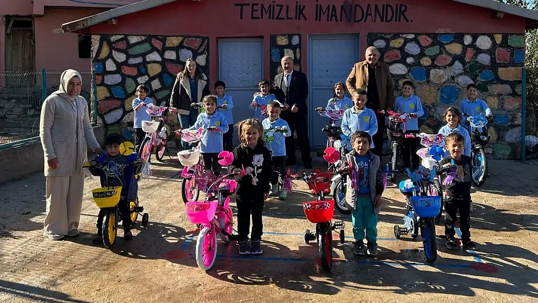 Siirt’te Öğrencilere Bisiklet Dağıtıldı