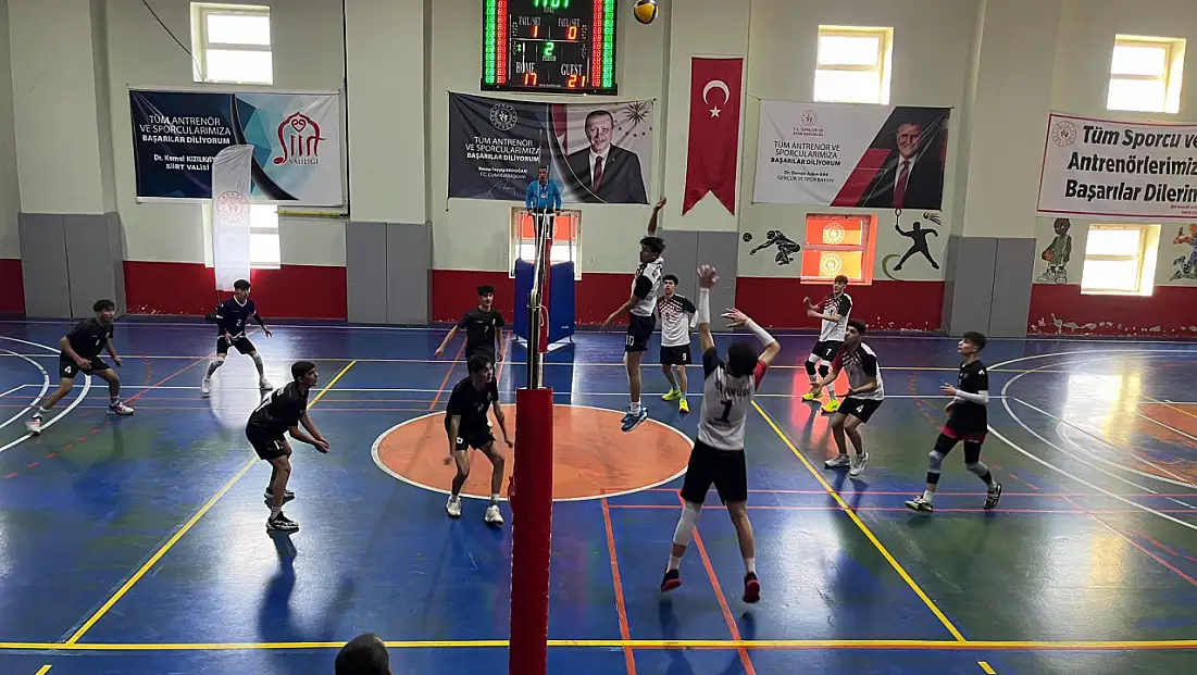 Siirt’te Okul Sporları Voleybol Gençler Grup Yarışmaları tamamlandı