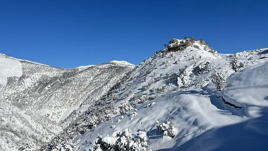 Siirt’te Tarih Beyaza Büründü: İrun Kalesi Kış Manzarasıyla Büyüledi