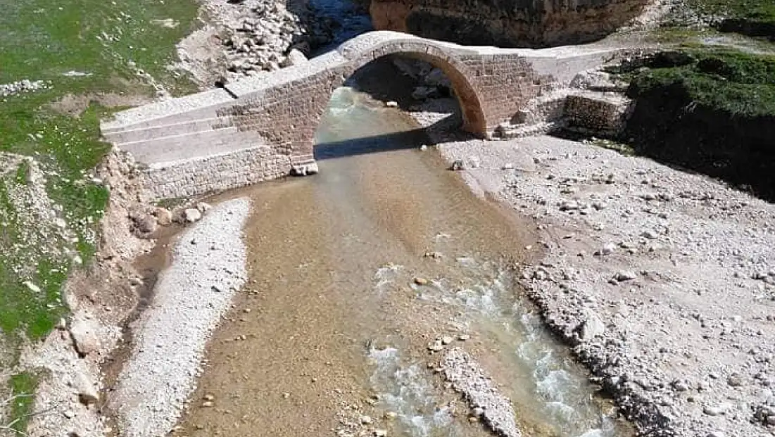 Siirt’te Tarihi Gira Xane Köprüsünün Baraj Suları Altında Kalmadan Önce Çekilen Son Fotoğrafları