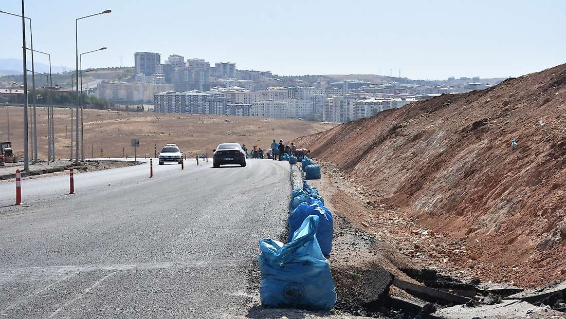 Siirt’te Vatandaşların Kirlettiği Alandan 220 Torba Çöp Toplandı