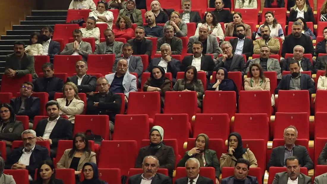 Siirtli Eş Başkanlar, Diyarbakır’daki Demokratik Yerel Yönetimler Toplantısına Katıldı
