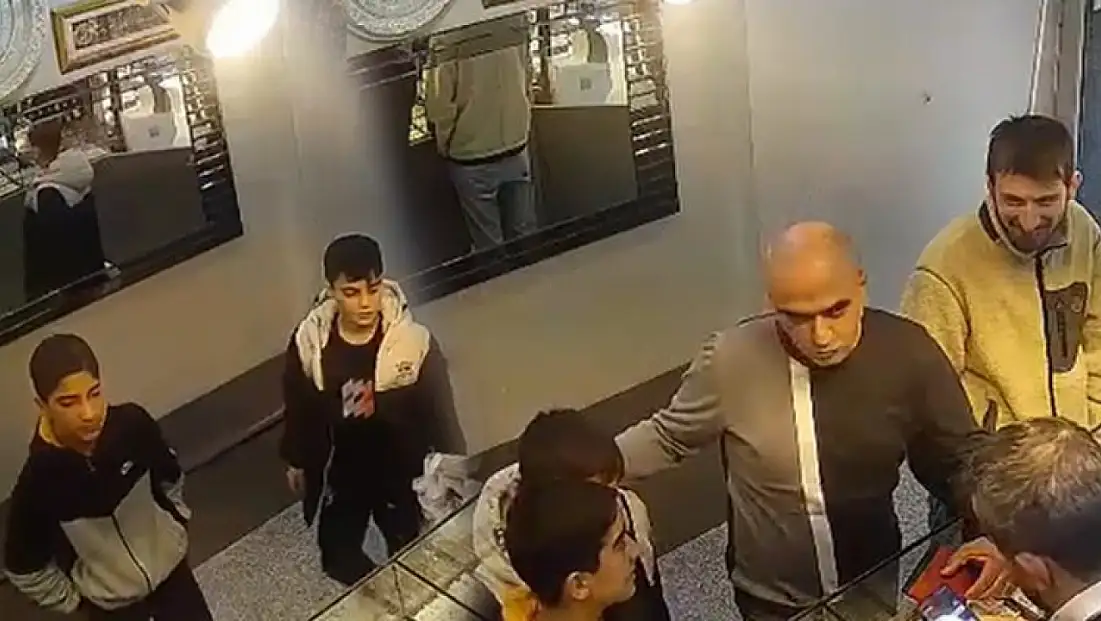 Siirtli iki çocuk, İstanbul'da buldukları 1 milyon 300 bin liralık altını sahibine teslim etti