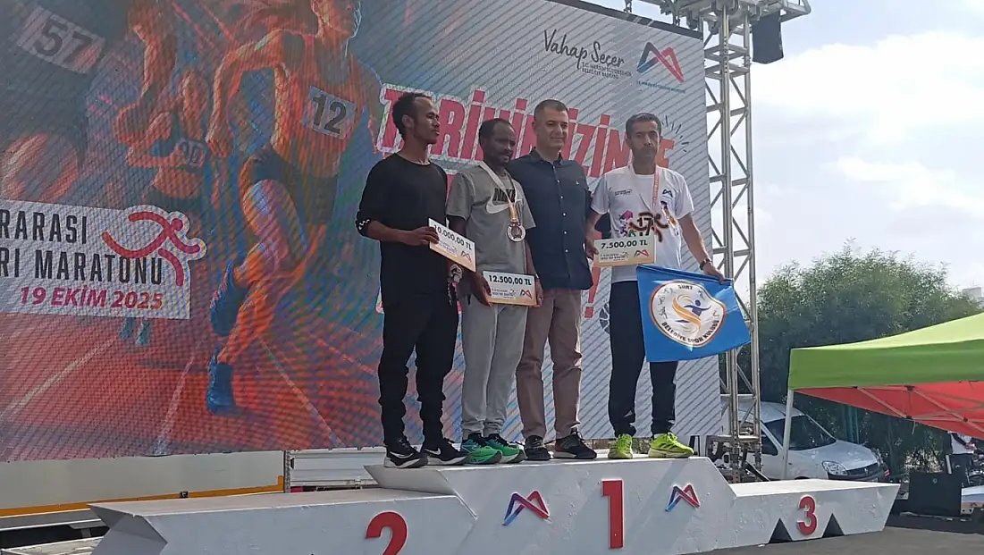 Siirtli Sporcu Muhittin Gürhan, Uluslararası Tarsus Yarı Maratonu’nda 3’üncü Oldu