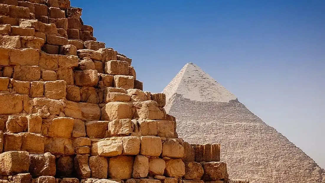 Tarihi Değiştirebilecek Keşif: Gize Piramitleri’nin Altında 4 Bin Yıllık Gizli Geçit İzi Bulundu