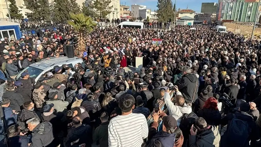 Türk bayrağının indirilmesi soruşturmasında 14 kişi daha gözaltında