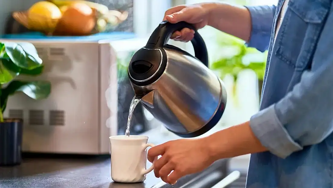 Uzmanlardan Kettle Uyarısı: Plastik Parçalı Cihazlarda Mikroplastik Riski