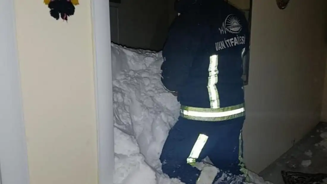 Van’da çığ düştü: 1 kişi kayıp, 22 ev tahliye edildi