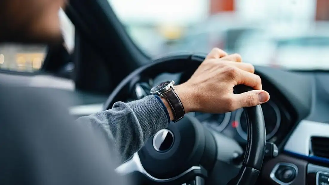 Yargıtay'dan Emsal Karar: Trafikte Israrlı Selektör Yapan Sürücülere Hapis Cezası Gündemde