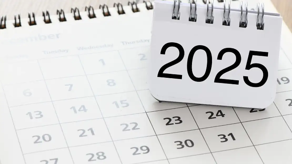 2025 RESMİ TATİLLER TAKVİMİ: 2025 Ramazan Bayramı, Kurban Bayramı, 23 Nisan, 1 Mayıs, 15 Temmuz, 30 Ağustos, Cumhuriyet Bayramı hangi güne denk geliyor?