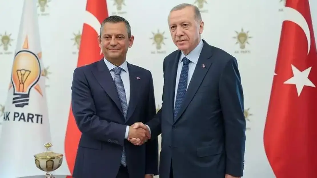 AKP Genel Başkanı Erdoğan'dan CHP Genel Başkanı Özel'e İade-i Ziyaret
