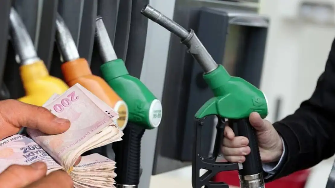 Araç sahipleri dikkat! 14 aydır böylesi olmamıştı! Akaryakıta 2 liraya yakın indirim geliyor (5 Eylül güncel benzin-motorin-LPG fiyatı)