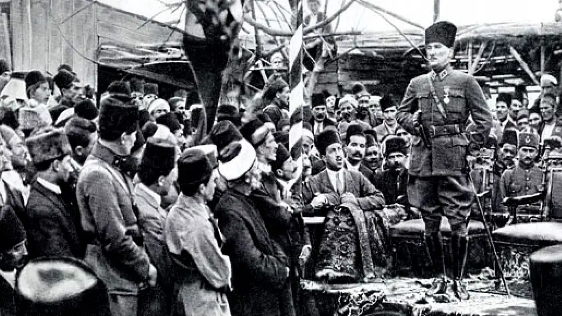 Atatürk ve İzmir Marşı